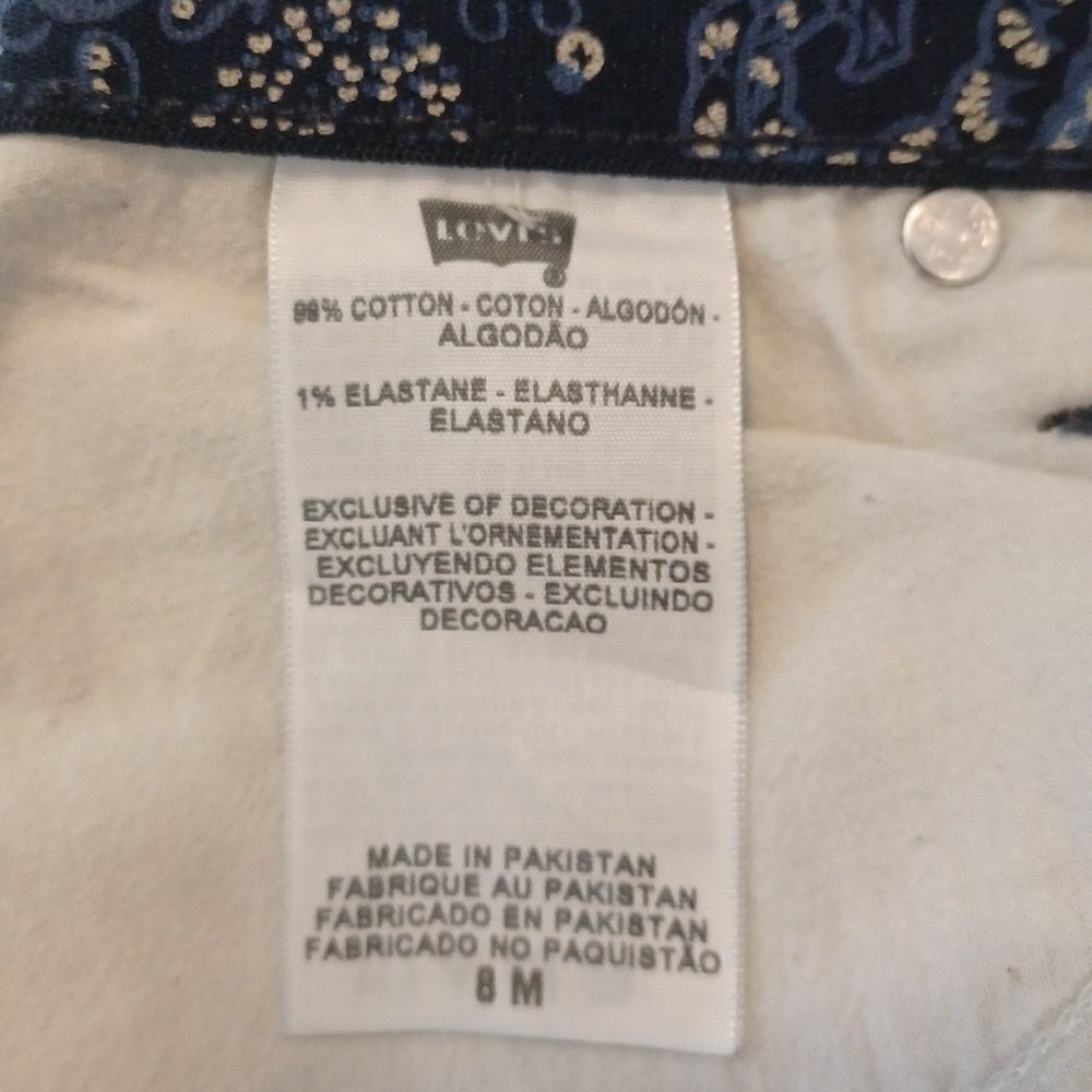 511915....Levi's Straight leg Jeans Size 8M