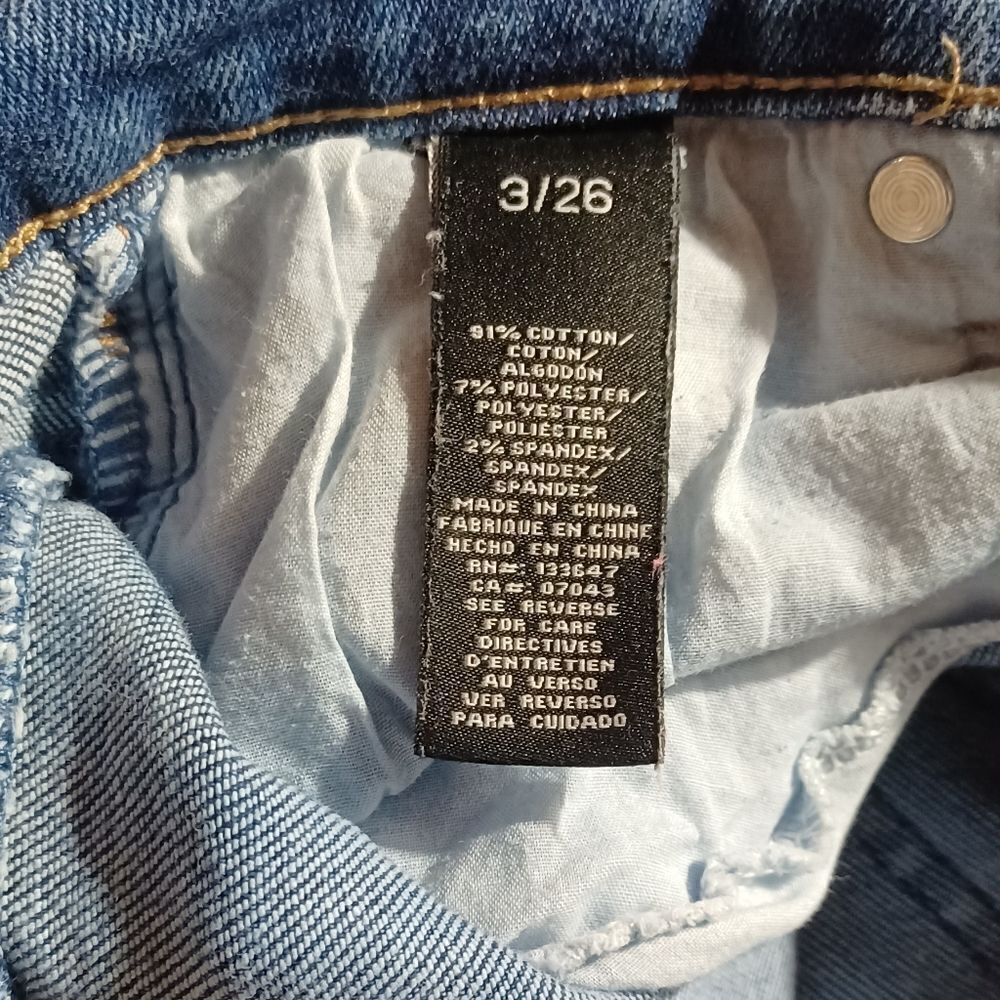 687745.....Fashion Nova Skinny Jeans Size 3/26, W24" 26"Inseam 10"Rise