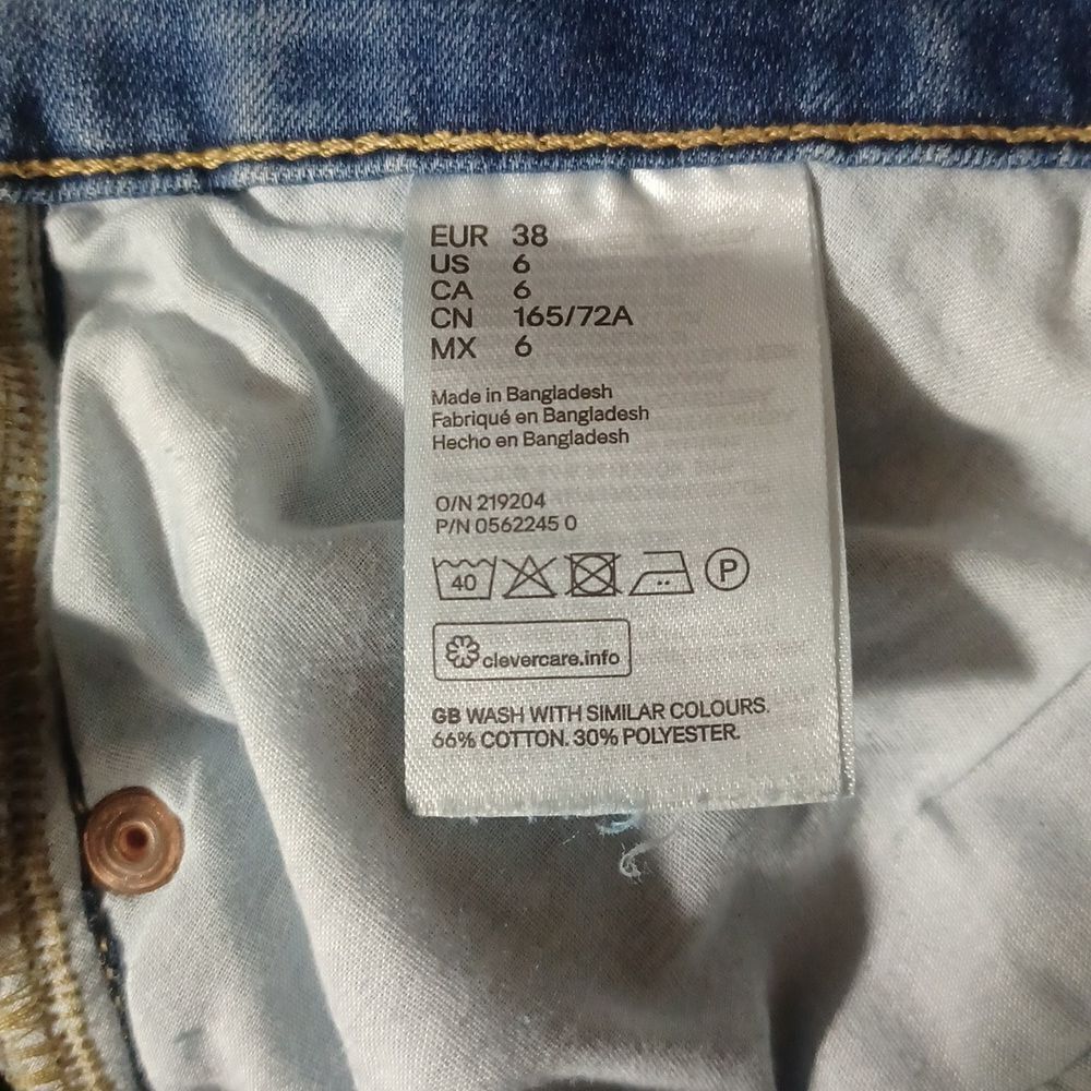 7007940.....H&M Skinny Jeans Size 6