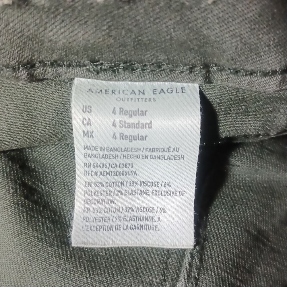 7006740.......American Eagle Skinny Jeans Size 4R, W26", 27" Inseam 8" Rise