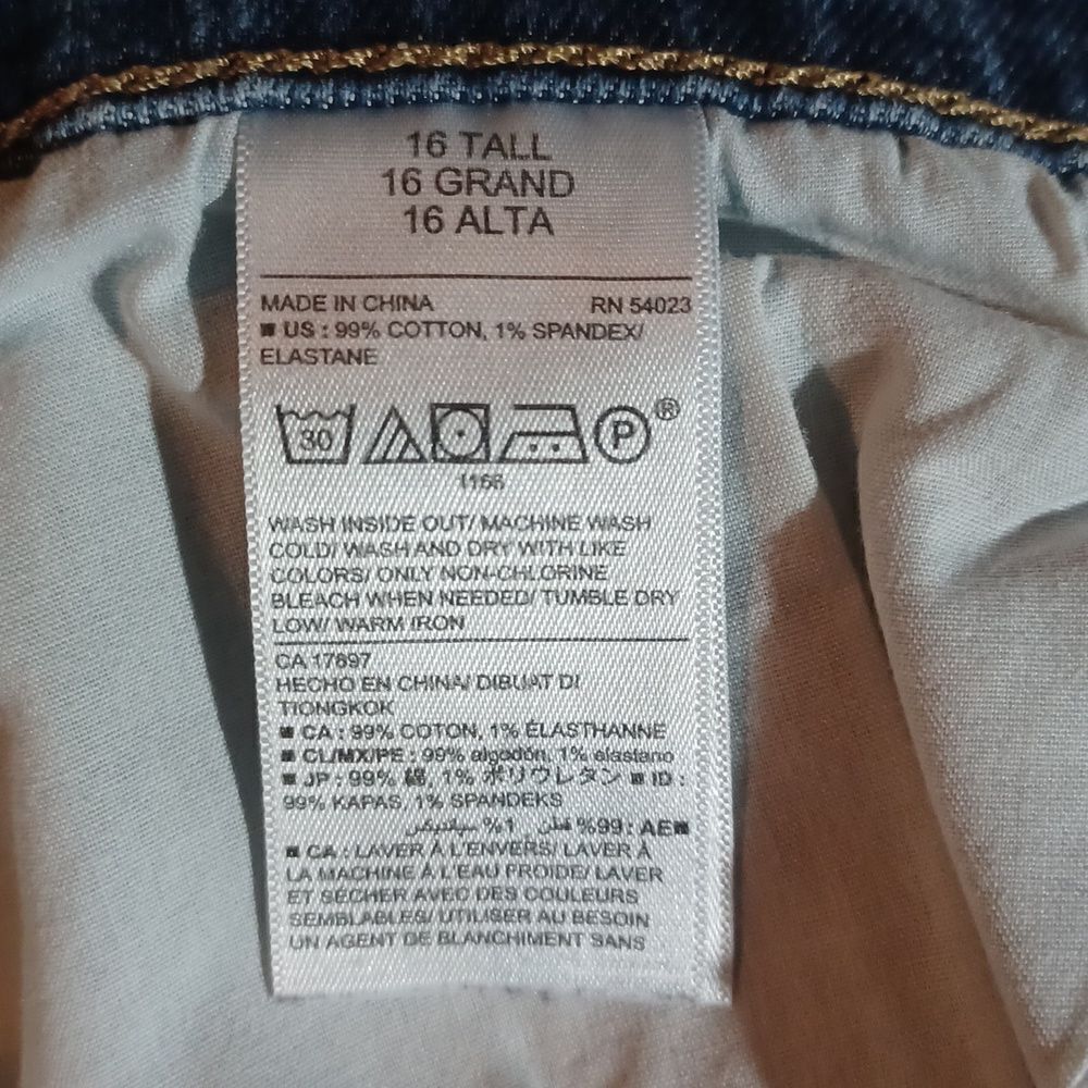509920...Old Navy Straight leg Jeans Size 16Tall, W36" 28"Inseam 11"Rise