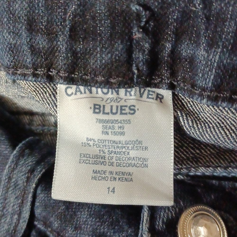 51664...Canyon River Blues Skinn Jeans Juniors 14, W27" 27"Inseam 8 1/2"Rise