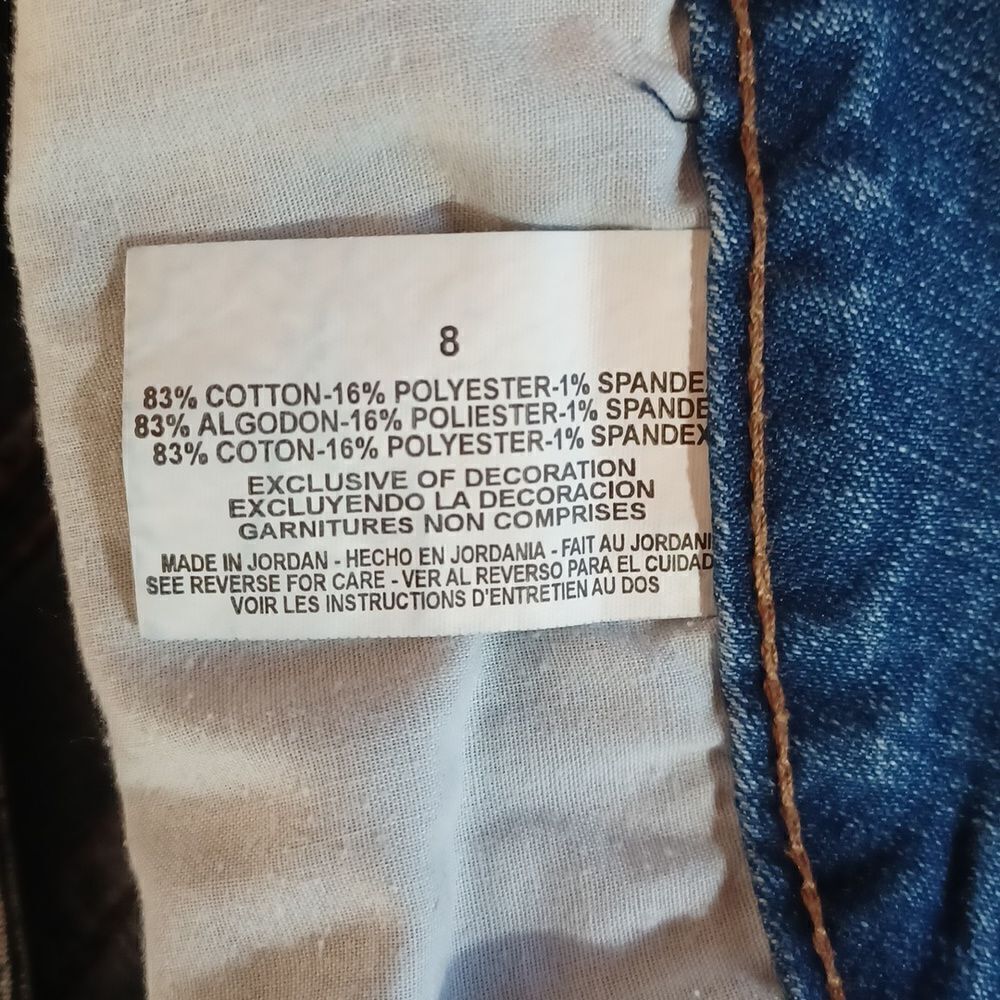 516748....Bandolinoblu Crop Jeans Size 8, 30" Waist 19" Inseam 9" Rise