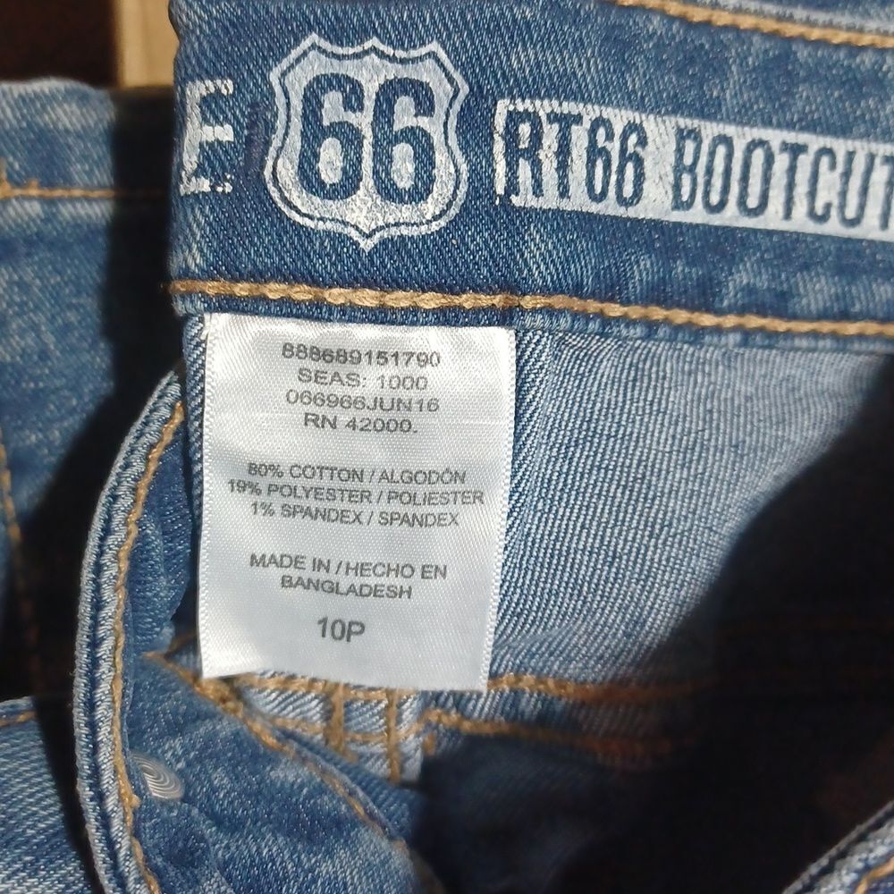438011...Route 66 Bootcut Jeans Size Jr. 10P, W26" 25"Inseam 7 1/2"Rise