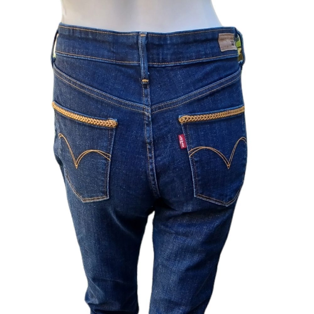 43678...Levis Demi Curve Crop Jeans Size 10