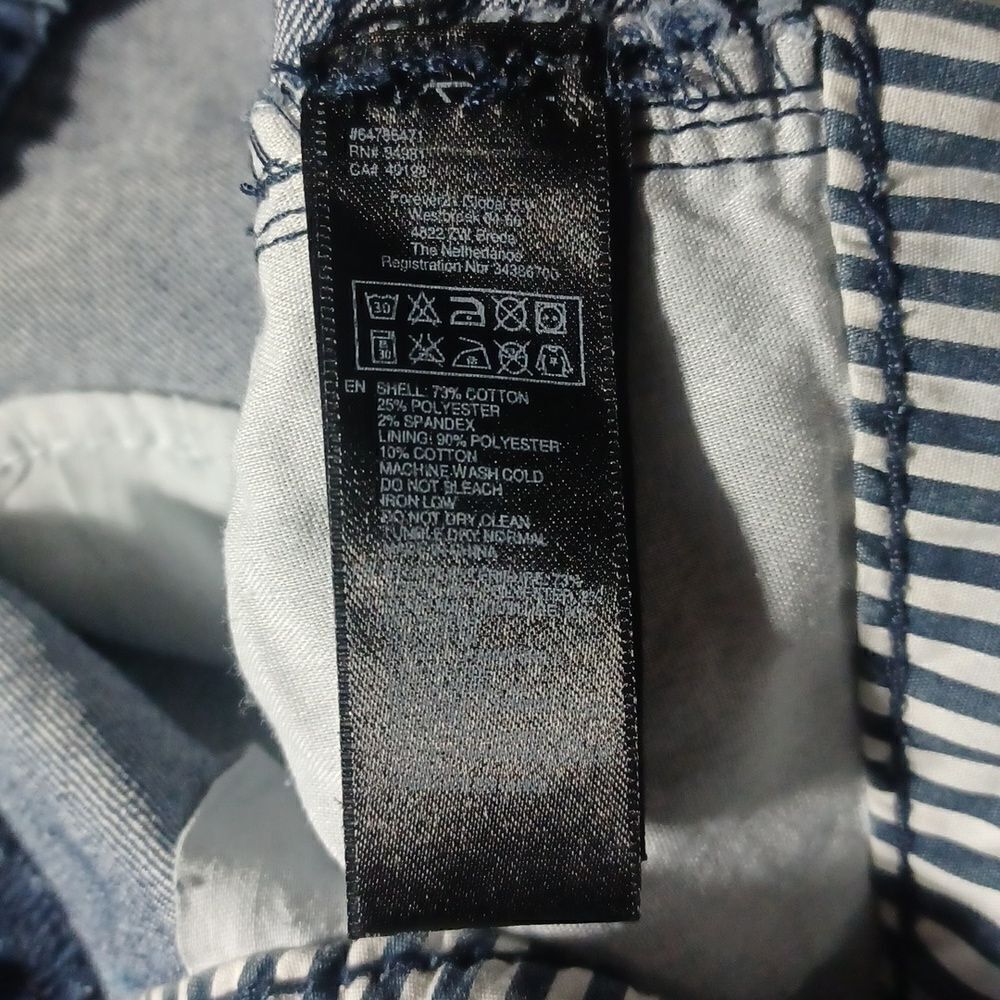 545219...Forever 21 Crop Jeans Size 14