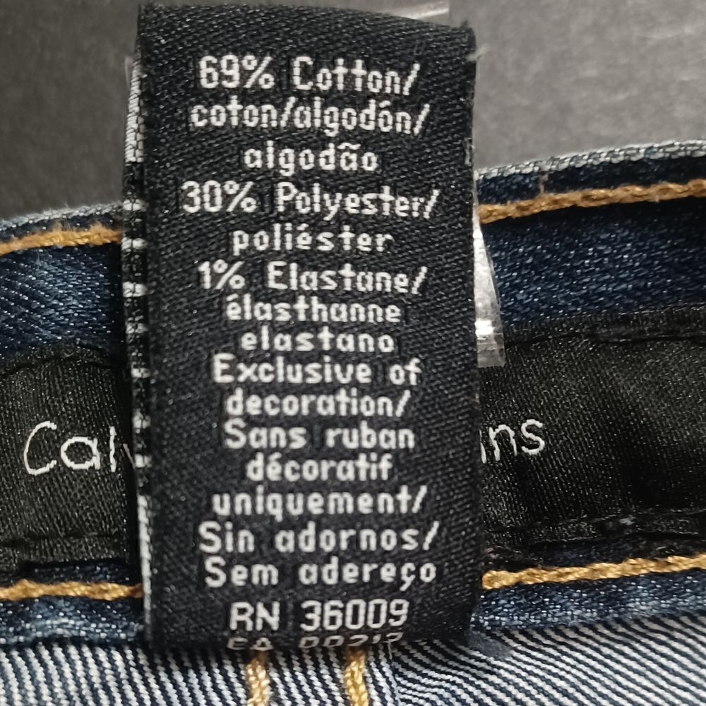685245....Calvin Klein Bootcut Jeans Size 6, 29" Waist, 27" Inseam 8 1/2" Rise