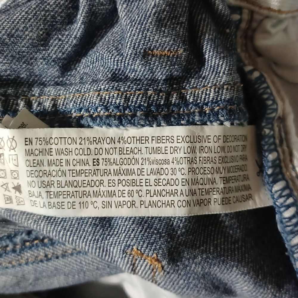 67573...Forever21 Straight leg Jeans Size 24