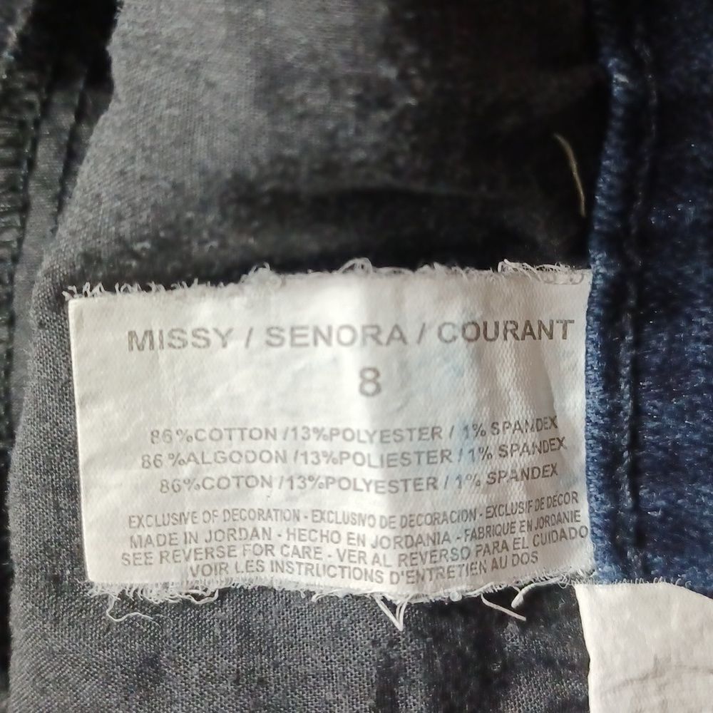 542810..Gloria Vanderbilt Crop Jeans Size 8 , W28" 17" Inseam 11"Rise