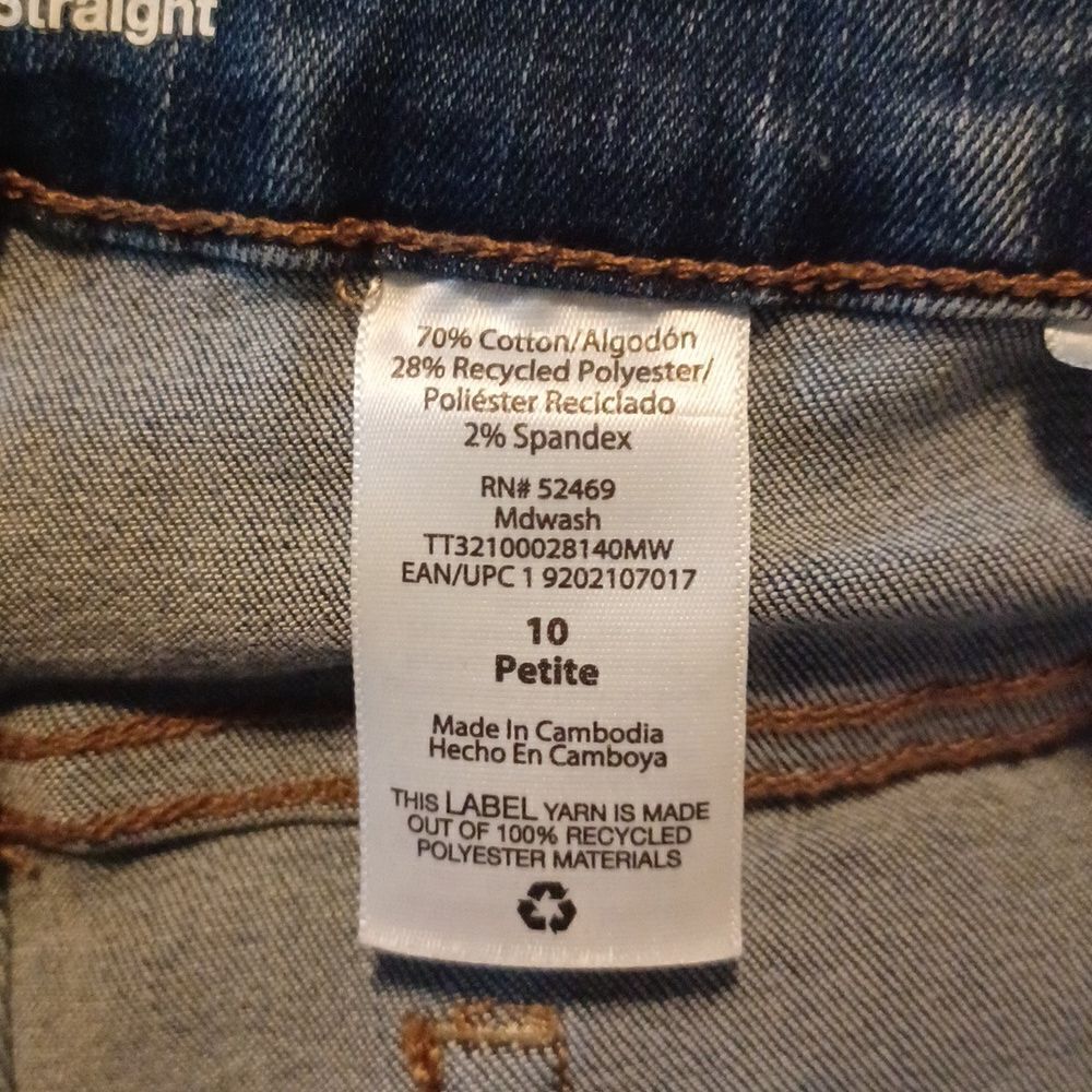 701318....Time and Tru Straight leg Jeans Size 10P, W28" 26"Inseam 9"Rise