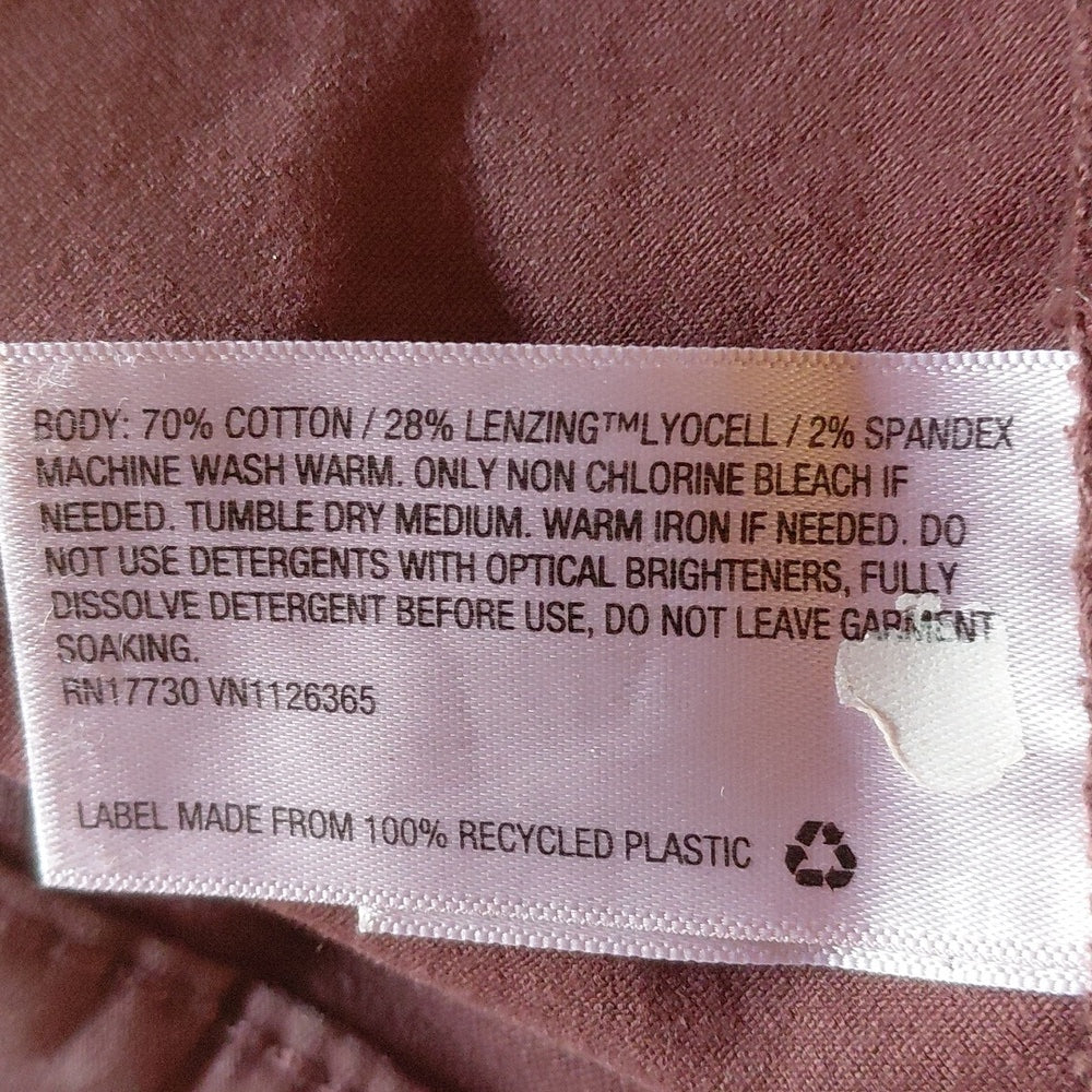 8126.....Universal Thread Skinny Jeans Size 2/26R, 8" Rise