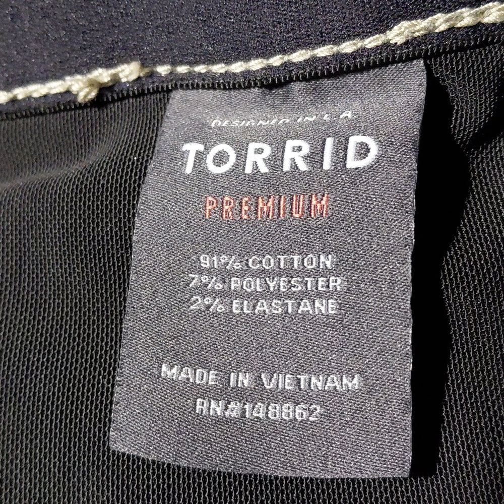 8158....Torrid Premium Skinny Jeans Size 16, W32", 27" Inseam, 10" Rise