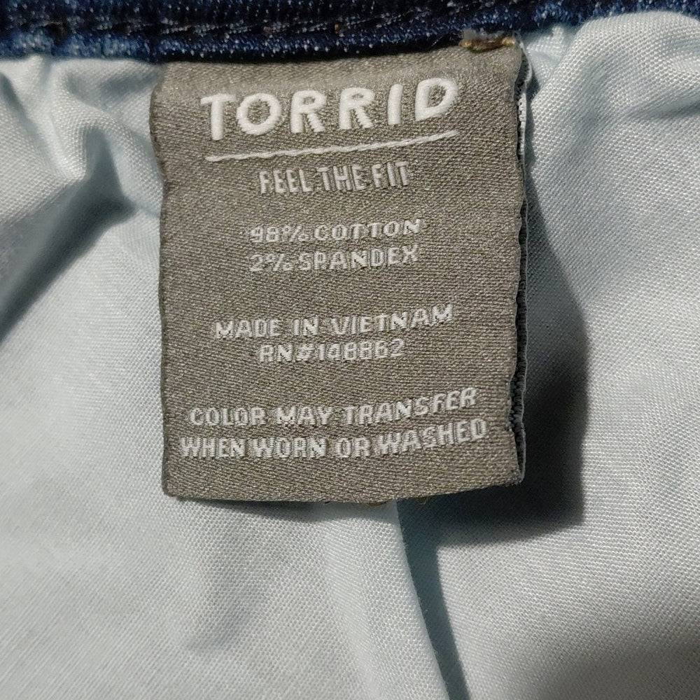 685946..Torrid Boyfriend Straight leg Jeans Size 26R, W44" 29"Inseam 12"Rise