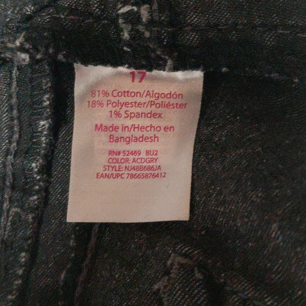 8164....No Boundaries Acid Wash Skinny Jeans Size 17, W"33" 29" Inseam 10"Rise