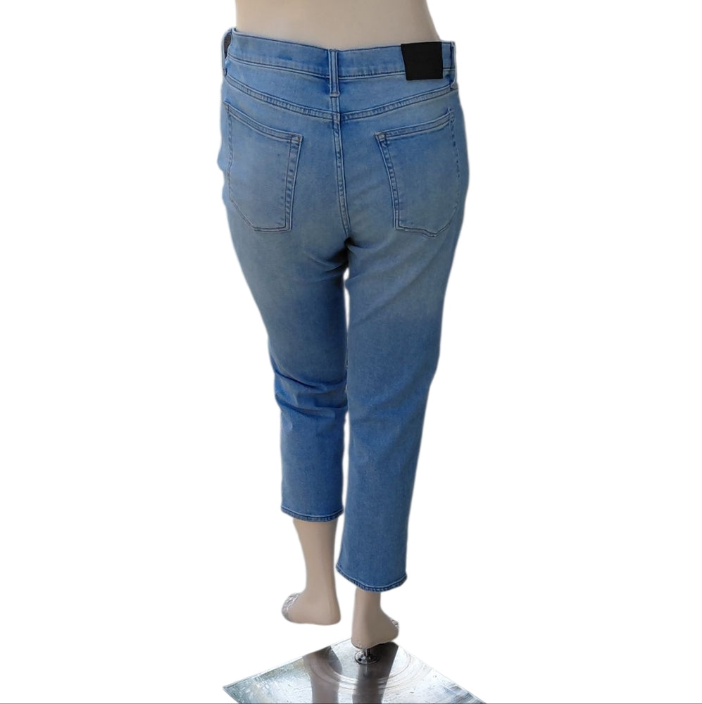 8212....Women's Lucky Brand Blue Distressed Jeans Size 14/32