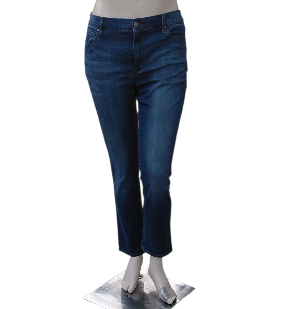 8232.....DKNY Straight Leg Denim Jeans Size 14X30