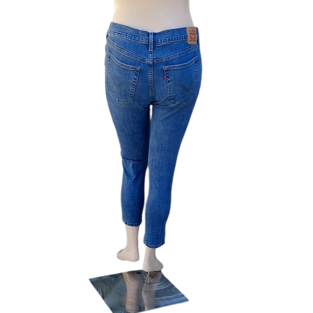 8264.... Levi's Boyfriend Jeans Size 31