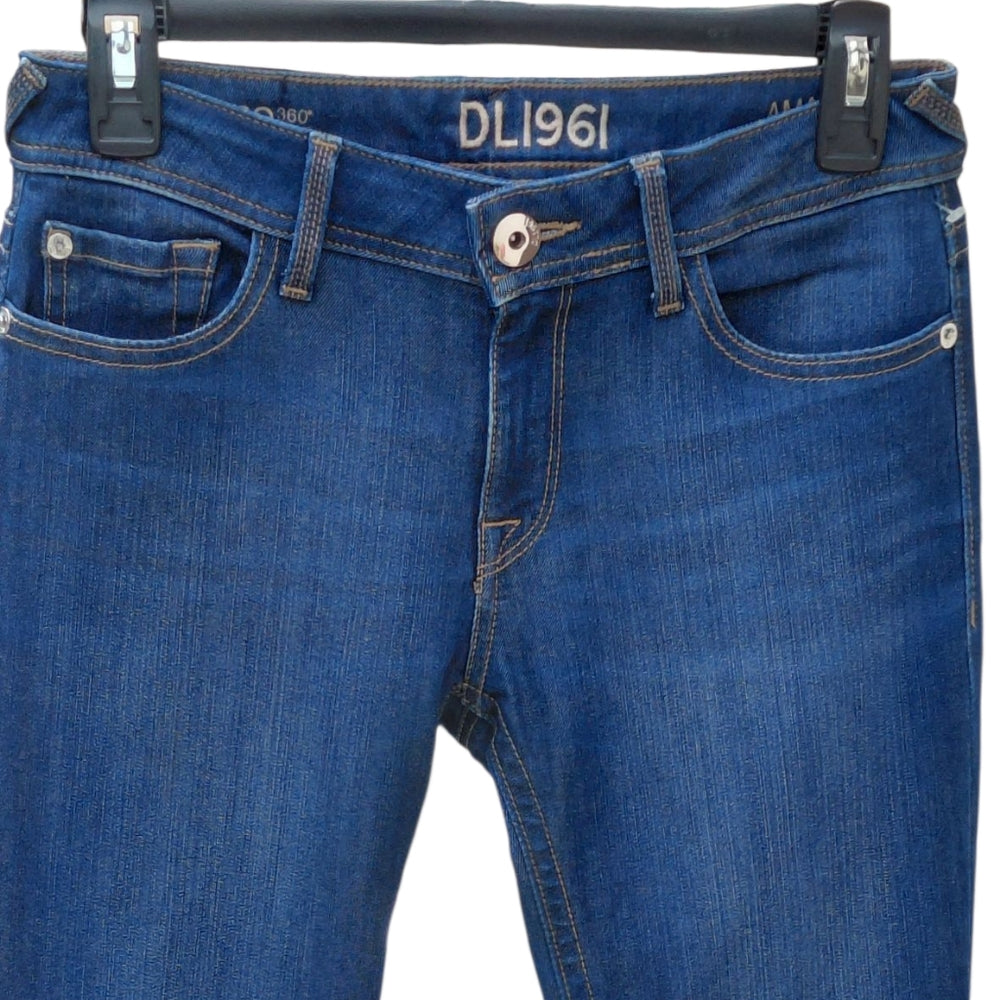 8285....DL1961 Women's Blue Jeans Size 27