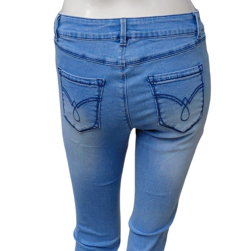 9321....Women's Crop d.Jeans Size 4