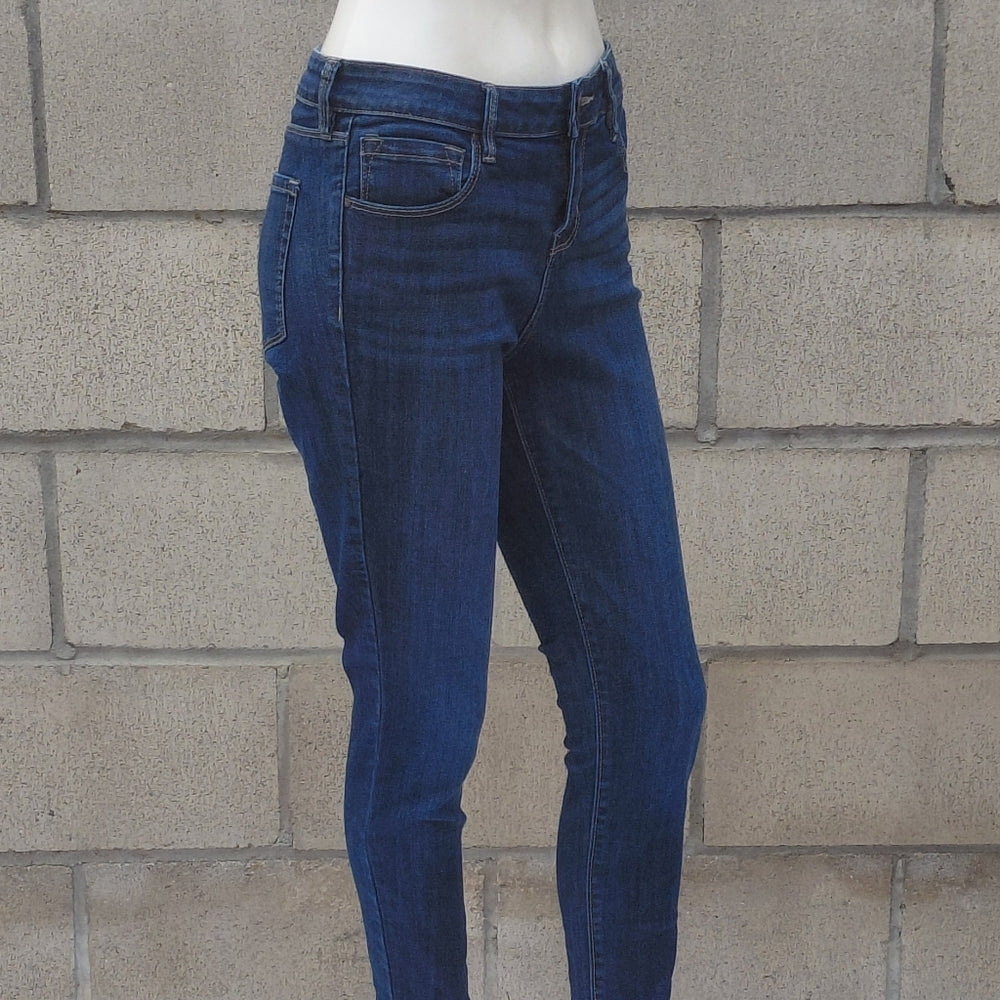 7031A....Women's Bullhead Skinny Jeans Size 27