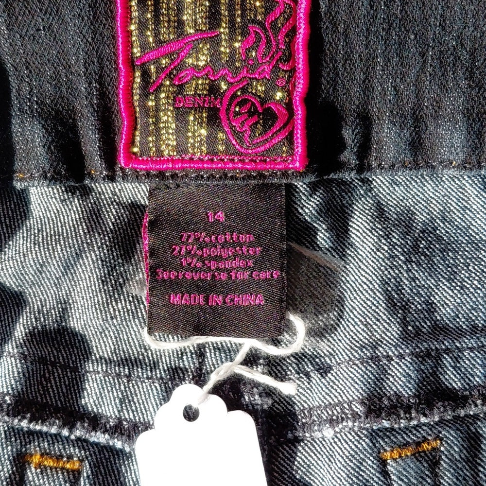 7055..Women's Torrid Denim Straight Leg Jeans Size 14, W34" 23" Inseam, 9"Rise