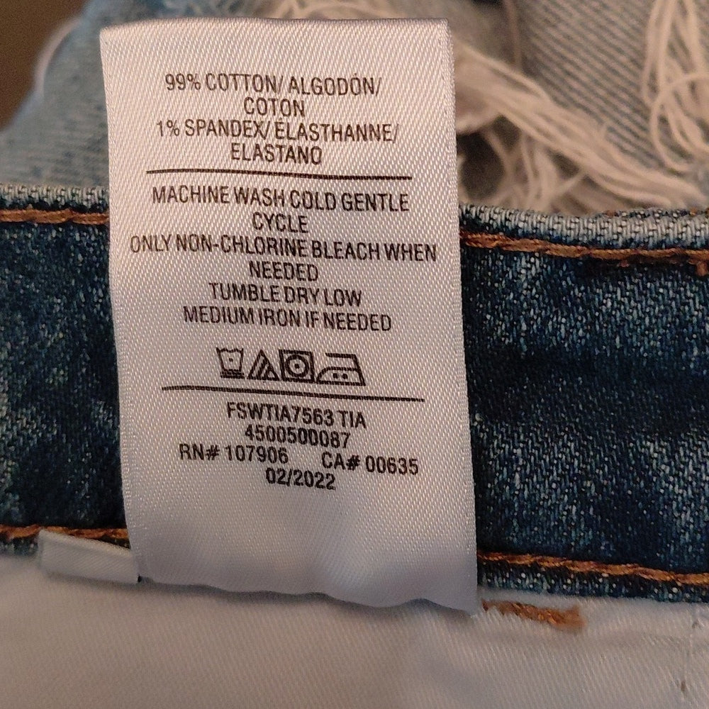 7091..Women's Hudson Denim Shorts Size 26, 3" Inseam, 9" Rise