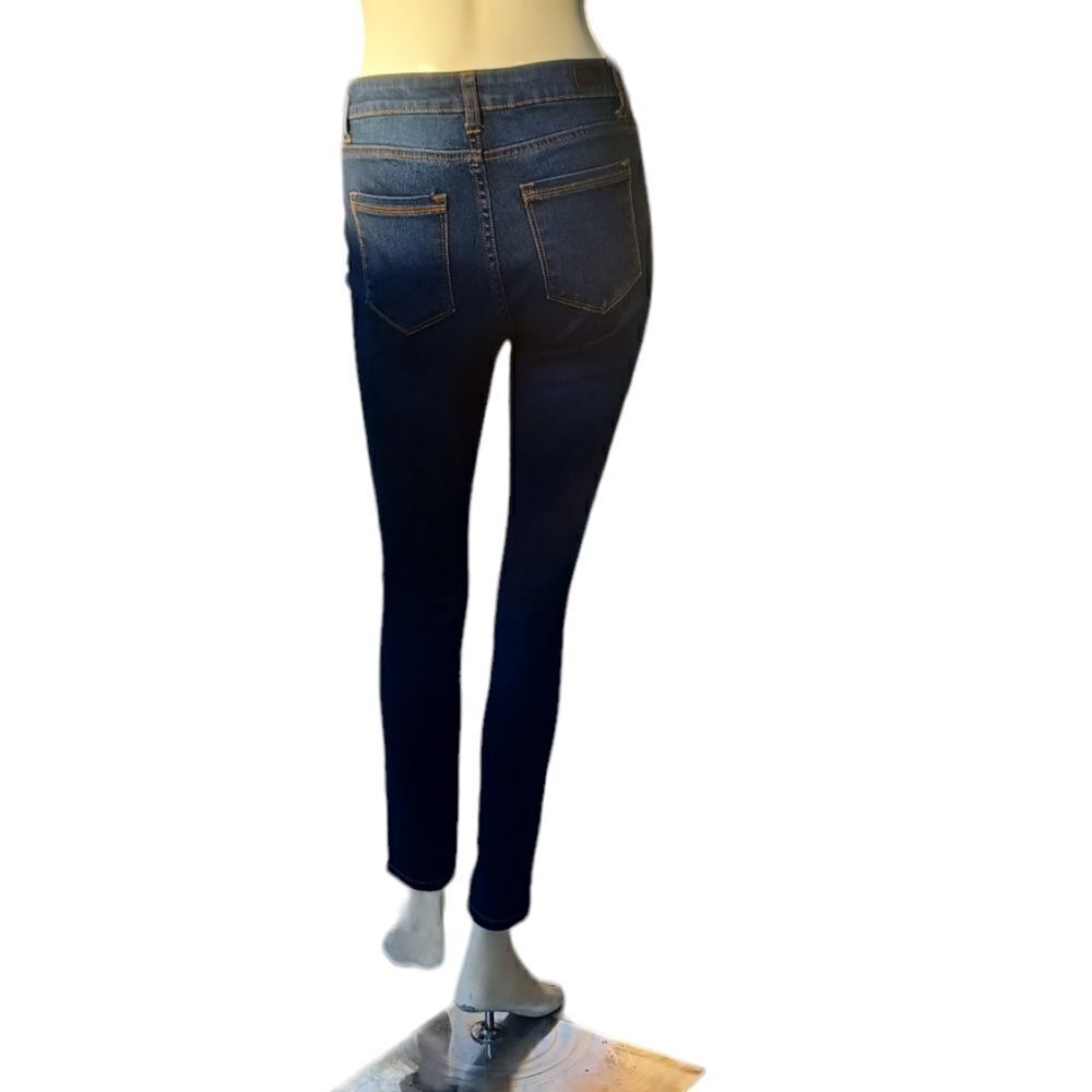 67505....Jones New York Skinny Jeans Size 4