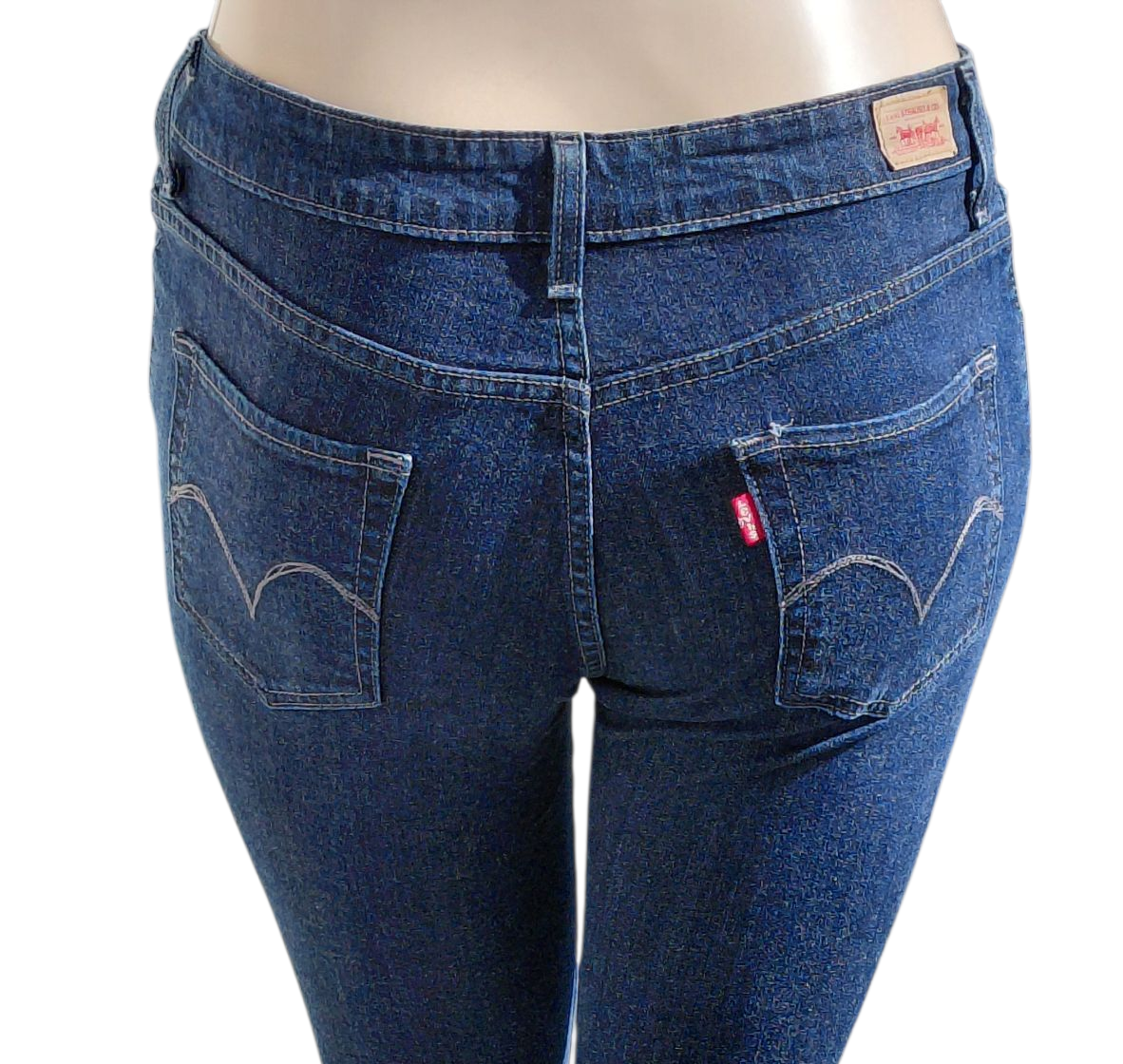 8233....Women's Preowned Levi Strauss Mid Rise Classic Jeans Size 10M