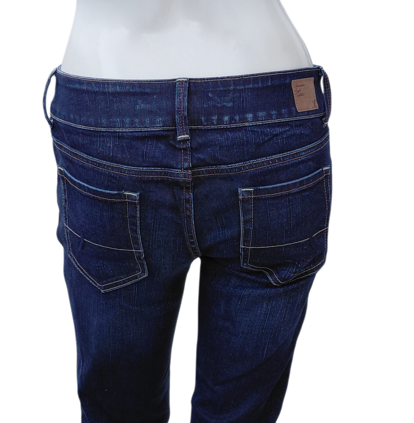 578121....American Eagle Size 4, W28", 23" Inseam 7" Rise