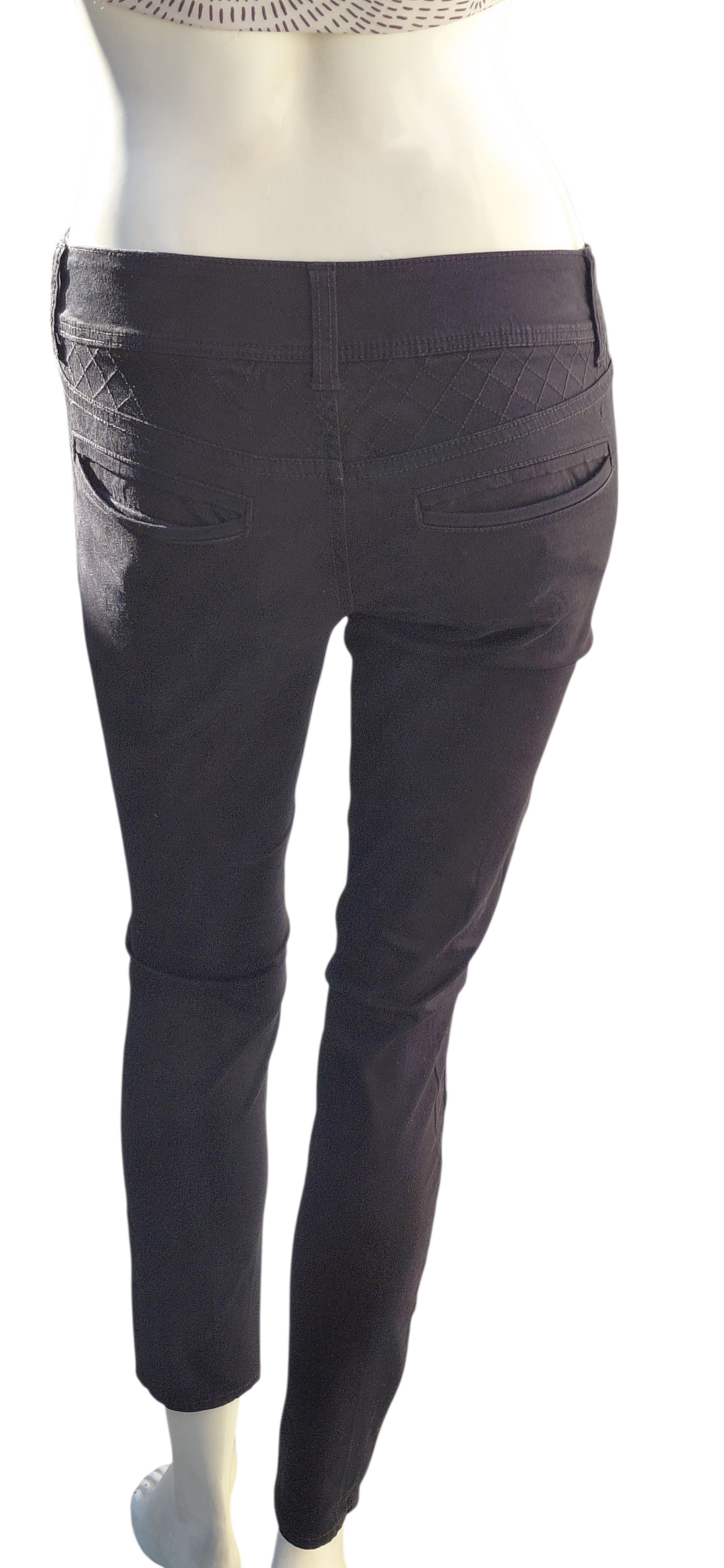 8167... American Eagle Outfitters Skinny Style Size 2, W28", 26" Inseam 7" Rise