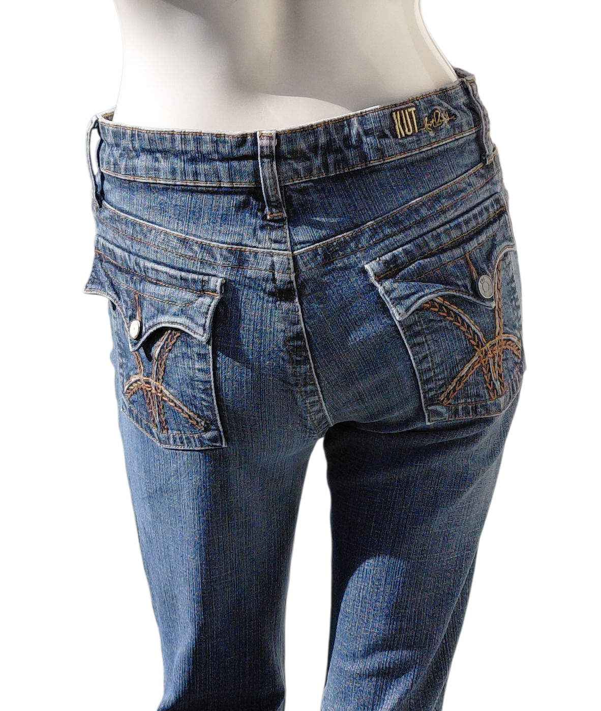 425610...Preowned Kut from the Kloth Bootcut Size 6, W28" 30"Inseam 9"Rise