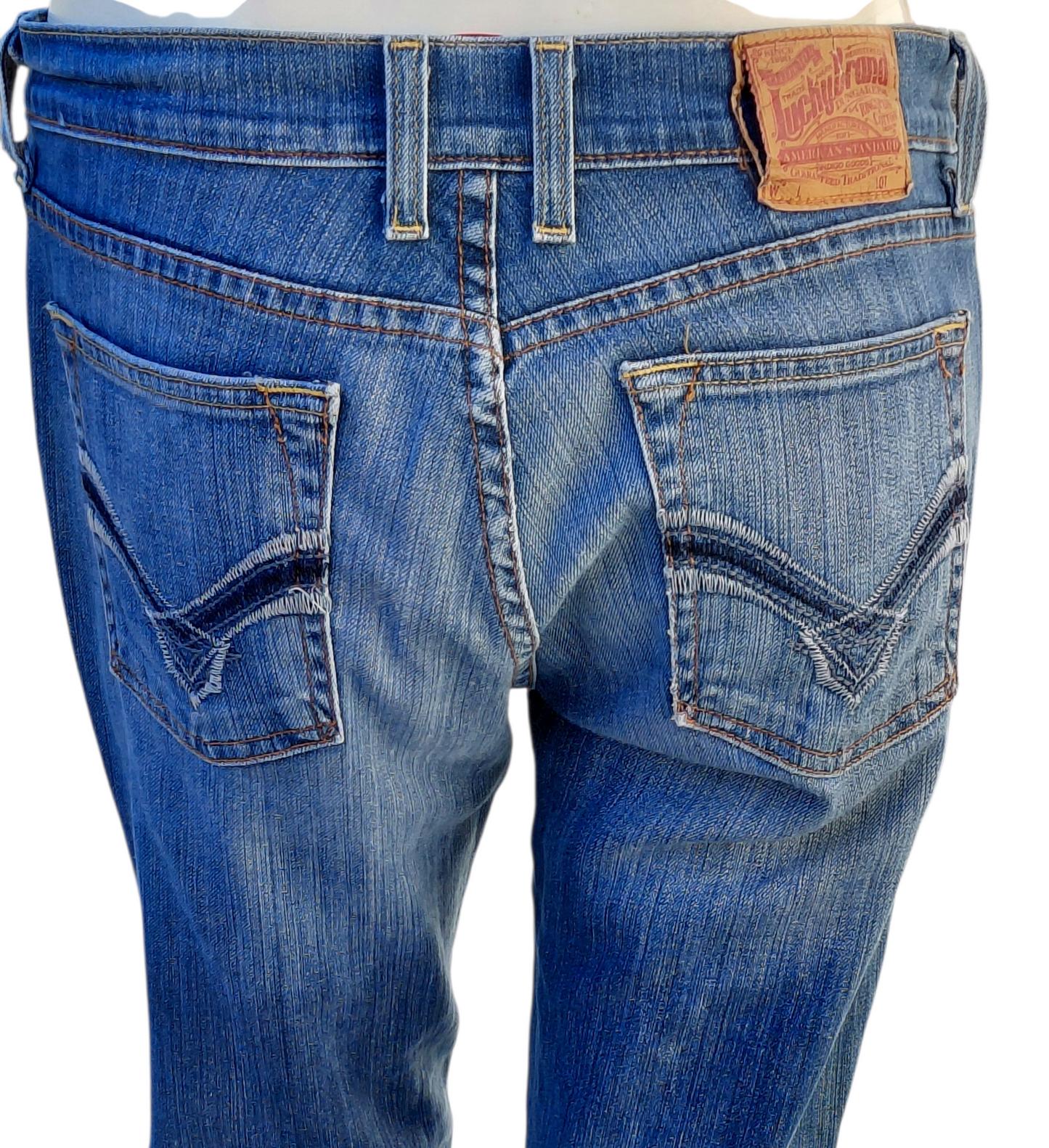 7026A....Women's Lucky Brand Jeans Size 4/27