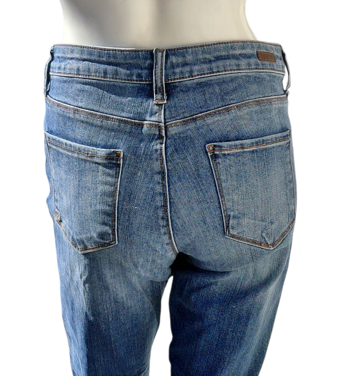 654340....Preowned Kut from the Kloth Straight leg Jeans Size 8, W30" 26"Inseam 9"Rise