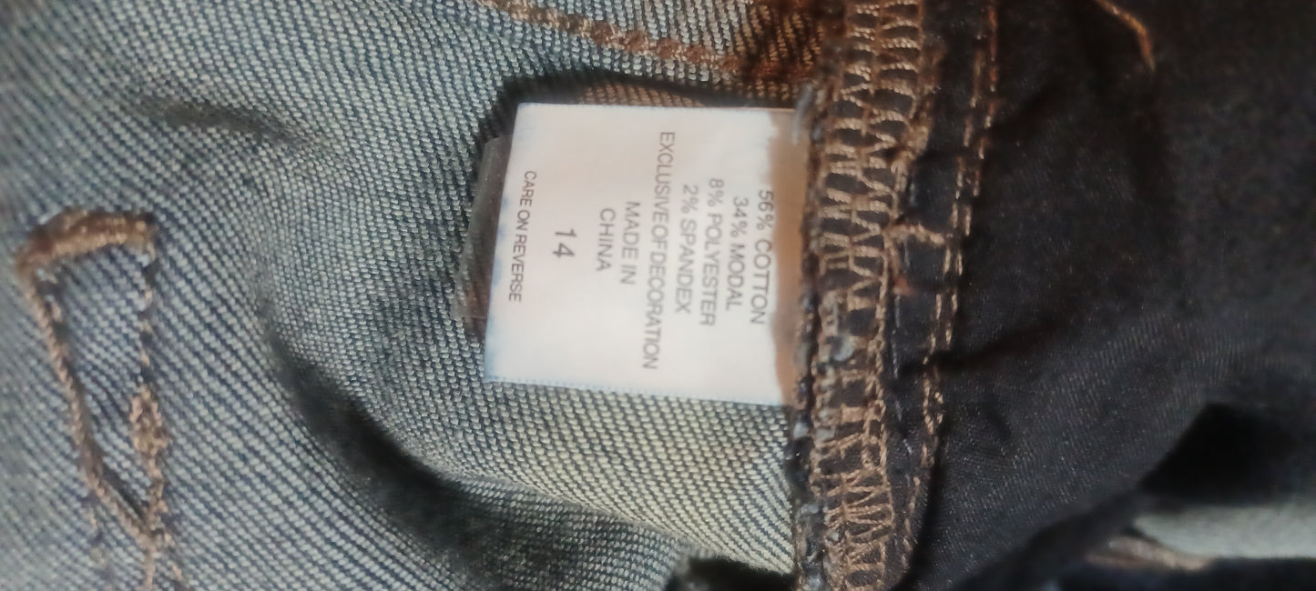 Sku 9006....Preowned New York & Company Straight leg Jeans Size 14