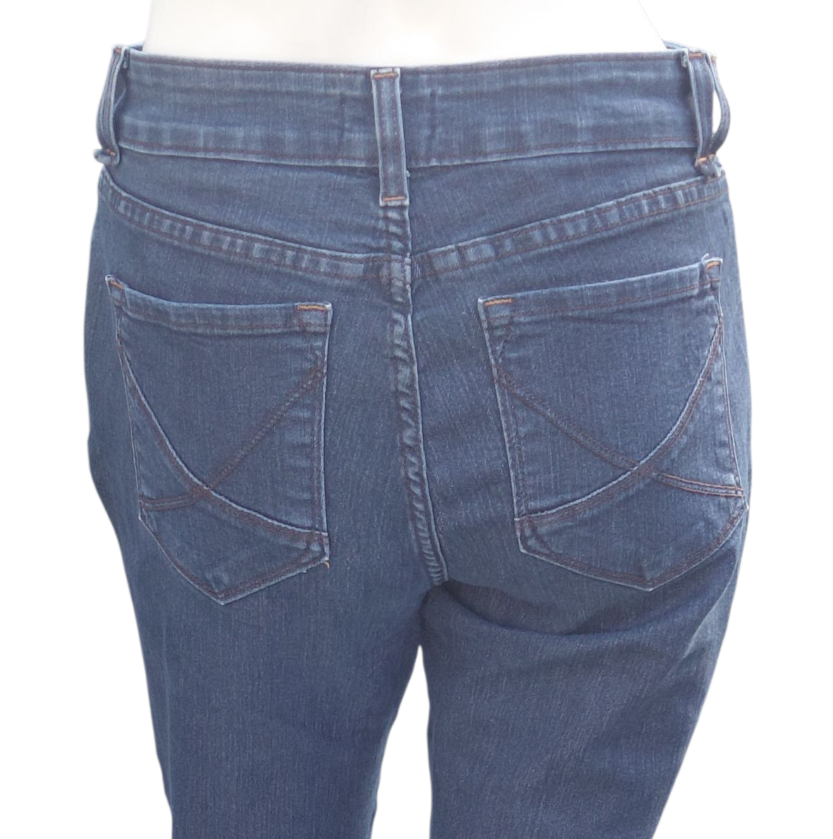 8247.....Preowned Women's NYDJ Straight Leg Jeans Size 4, 31" Inseam