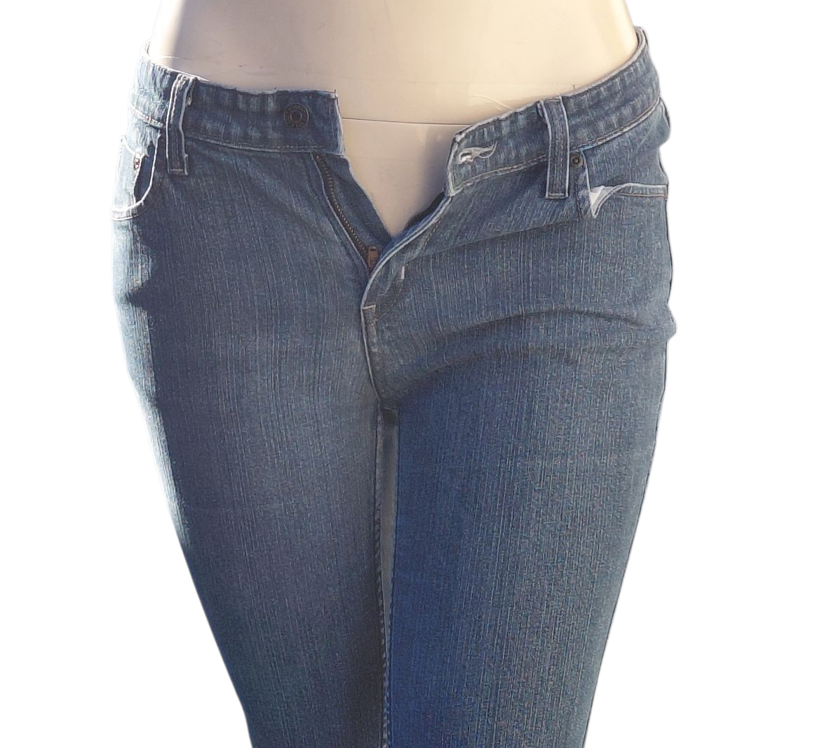 101414....Levis Ankle Crop Jeans Size Misses 12 Short