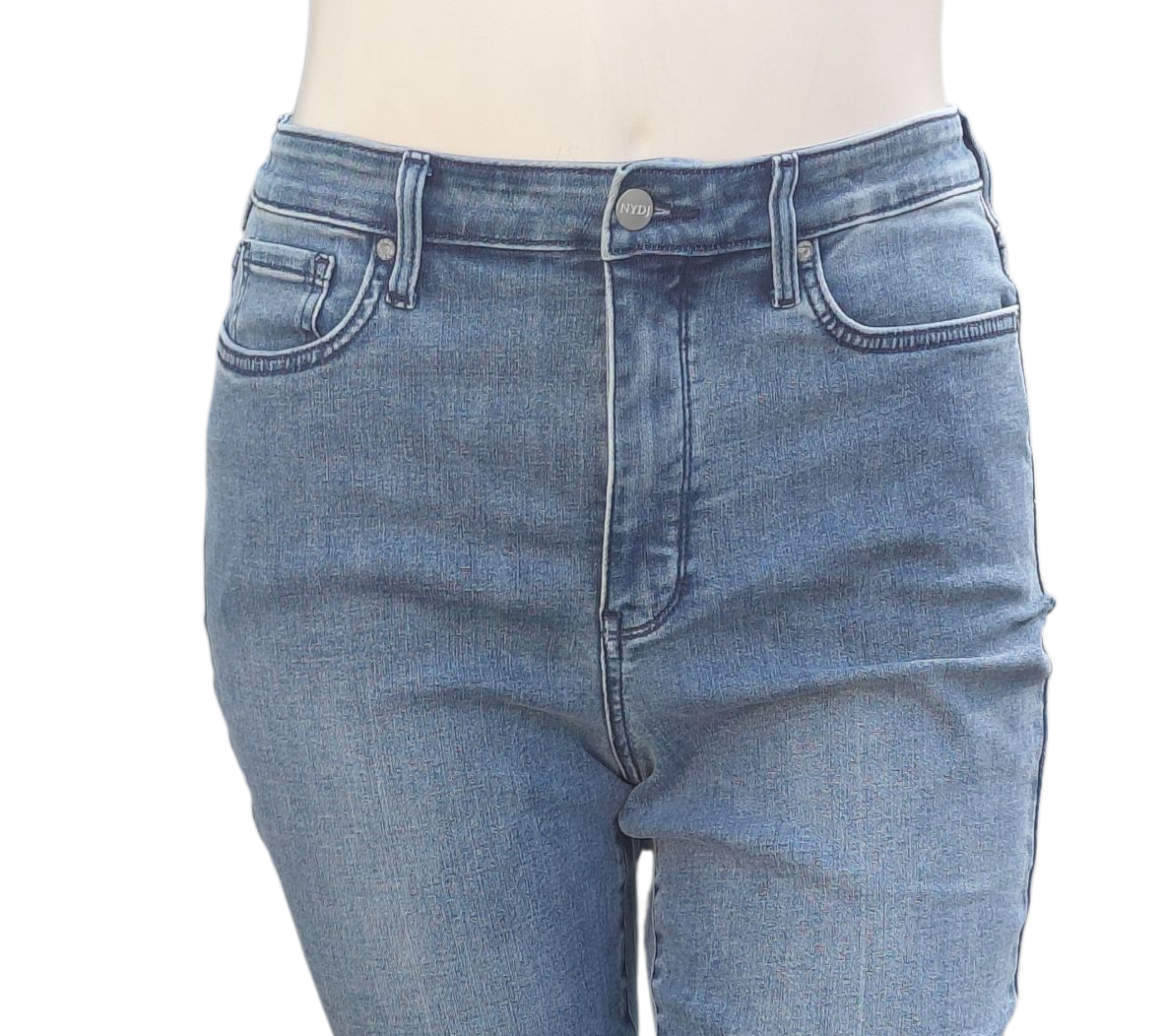 685446...Preowned Straight leg Jeans Size 12P, W30" 19 1/2"Inseam 11"Rise