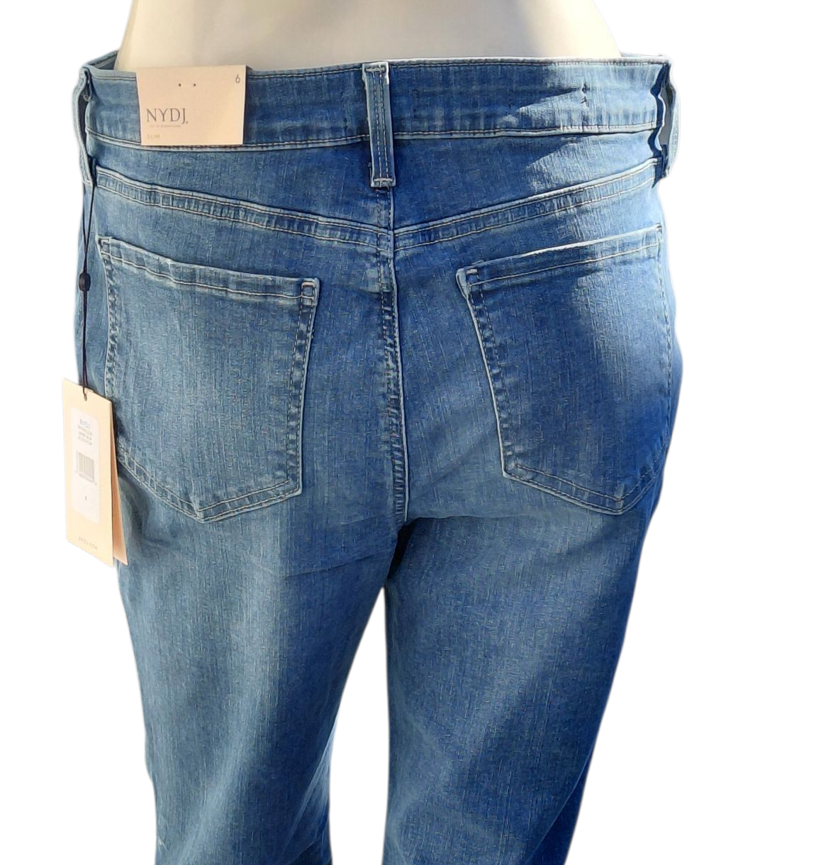 9340....Preowned NYDJ Sheri Slim Jeans Size 6