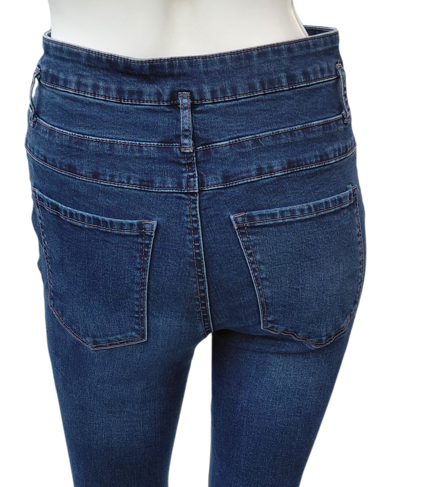 7003632....Refuge Skinny Jeans Size 4, W25" 27"Inseam 10"Rise