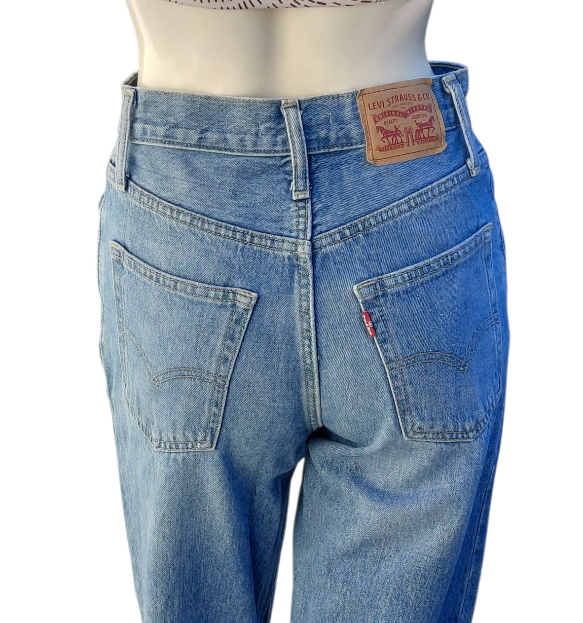 8189....Preowned Levi's '94 Baggy Straight Leg Jeans Size 24, 10" Rise