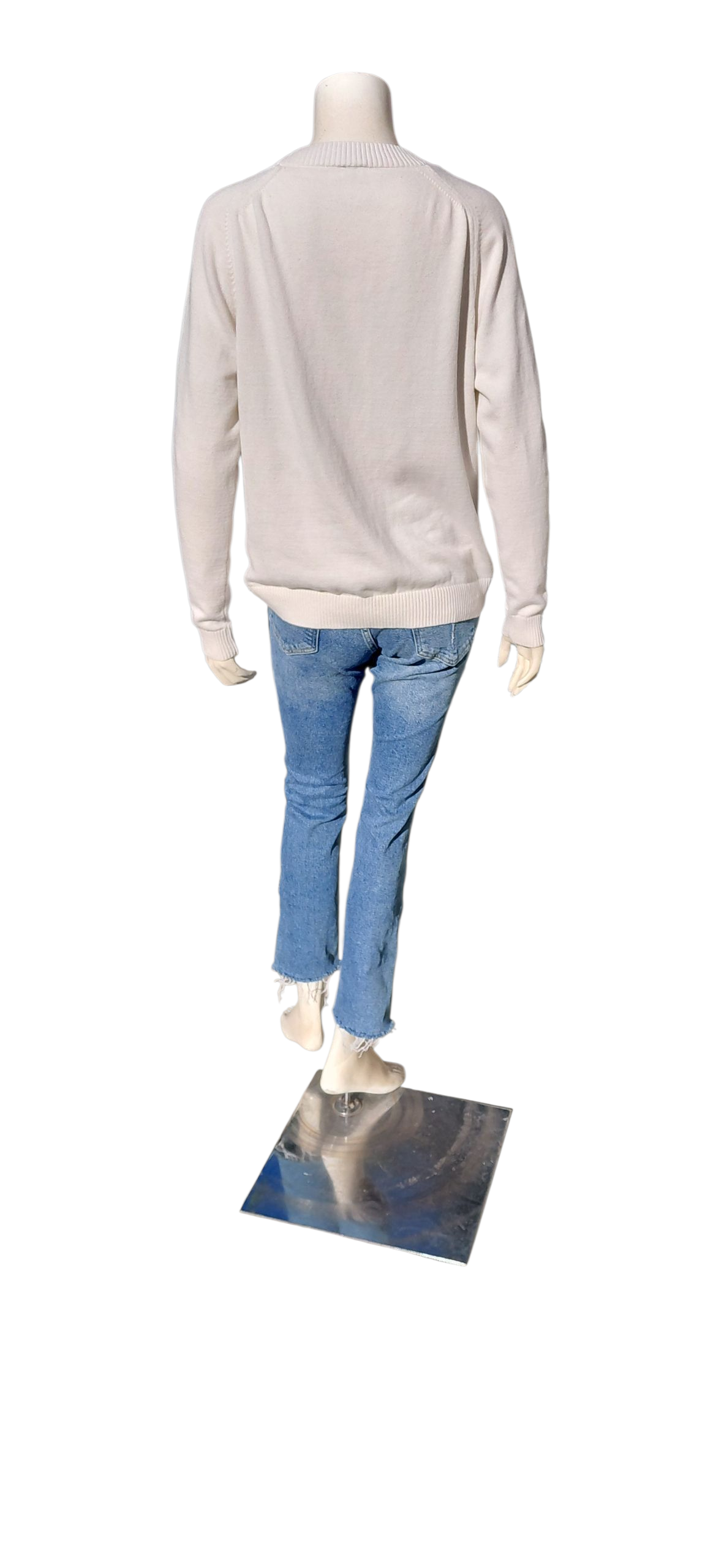 9318....Women's Preowned Long Sleeve Pullover Sweater Size Medium