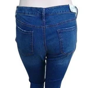 587827....NWT delaluz Mid Rise Boyfriend Jeans Size 14P