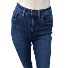 Load image into Gallery viewer, Levi&#39;s 721 Skinny Jeans Size 27
