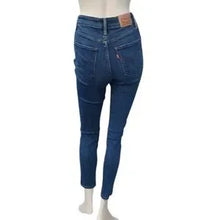 Load image into Gallery viewer, Levi&#39;s 721 Skinny Jeans Size 27
