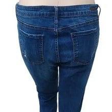 Load image into Gallery viewer, Kut from the Kloth Catherine Boyfriend Jeans Size 16, Preowned and in Excellent Condition
