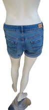 Load image into Gallery viewer, PRE-OWNED....Aeropostale Jean Shorts Size 4
