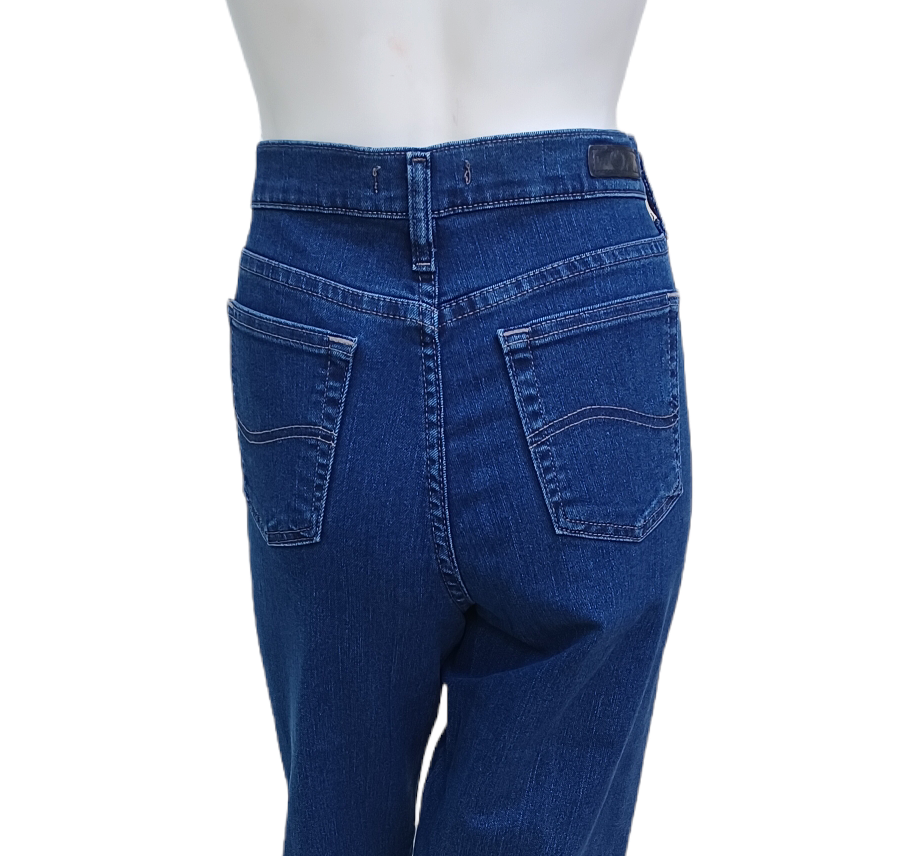 Sku 501411 PRE-OWNED......Lee Relaxed Fit Straight Leg Jeans Size 10M