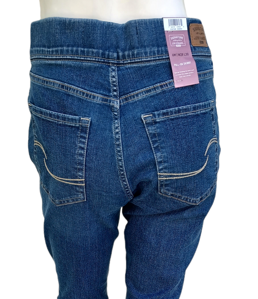 593735....New Signature Levi Strauss Pull-On Skinny Jeans Size 6M and 4L