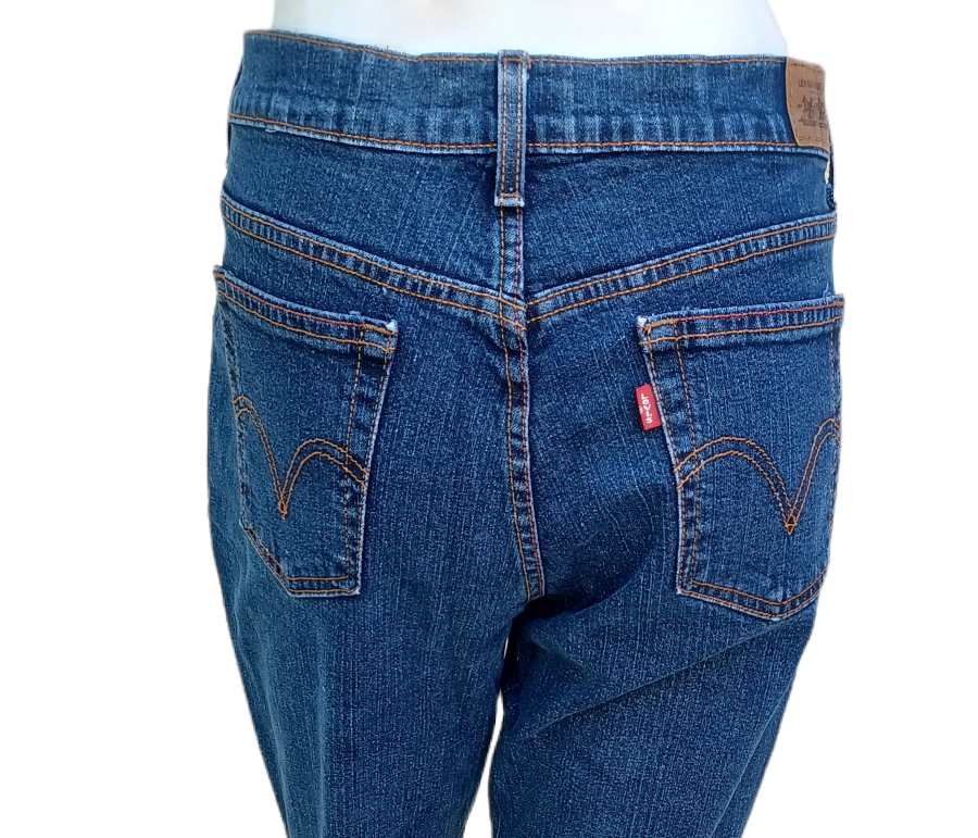Sku 505815.. PRE-OWNED Levi 515 Bootcut Jeans Size 8S
