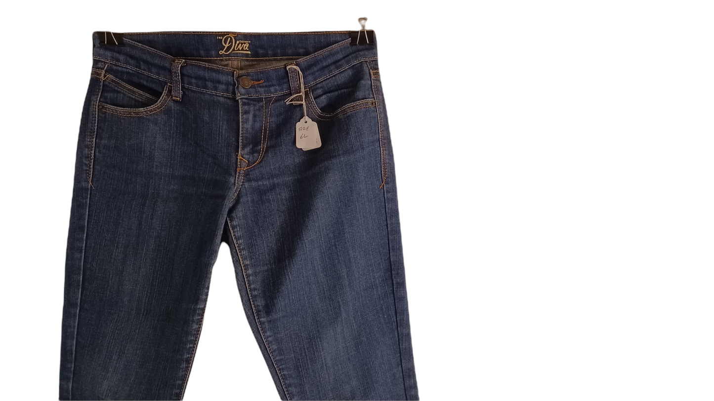 Sku 448010...Preowned Old Navy Diva Skinny Jeans Size 6L